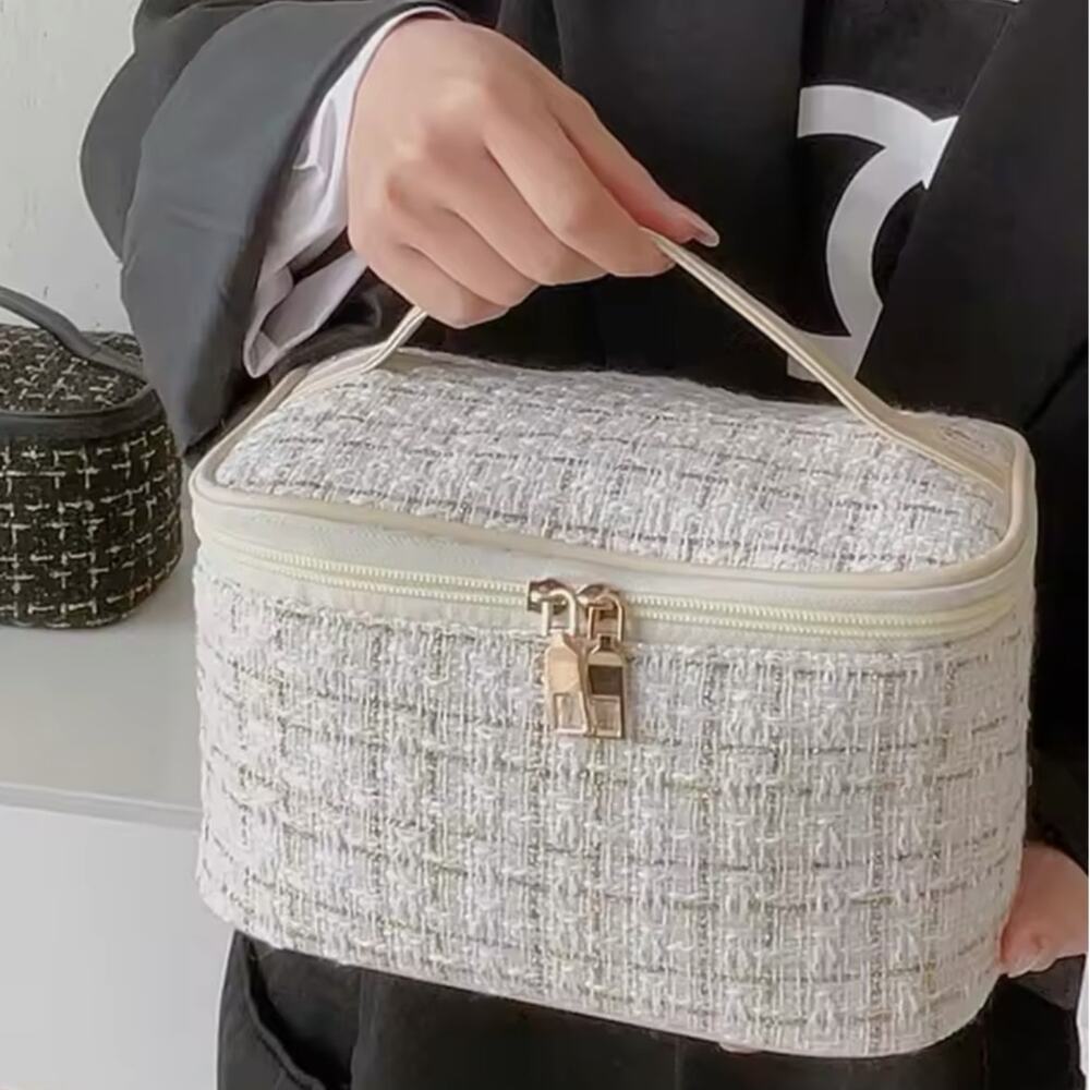 NIB Luxury Boutique Tweed Plaid Cosmetic Storage Travel Bag